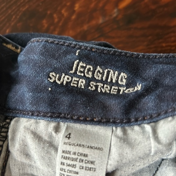 American Eagle Women's Low Rise Jegging Super Stretch Dark Denim size 4 - Picture 4 of 8